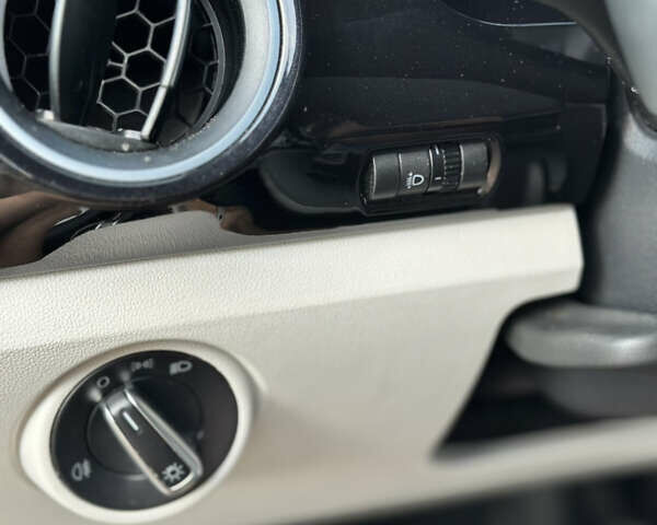 Серый Фольксваген e-up, объемом двигателя 0 л и пробегом 114 тыс. км за 7700 $, фото 16 на Automoto.ua