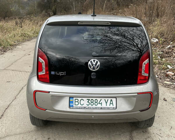 Серый Фольксваген e-up, объемом двигателя 0 л и пробегом 115 тыс. км за 5600 $, фото 4 на Automoto.ua