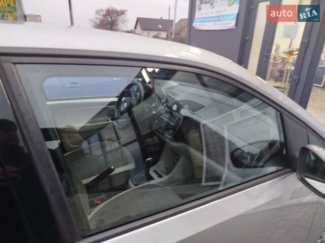 Серый Фольксваген e-up, объемом двигателя 0 л и пробегом 145 тыс. км за 6500 $, фото 2 на Automoto.ua