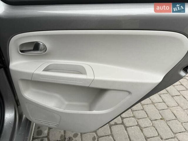 Серый Фольксваген e-up, объемом двигателя 0 л и пробегом 90 тыс. км за 6499 $, фото 36 на Automoto.ua