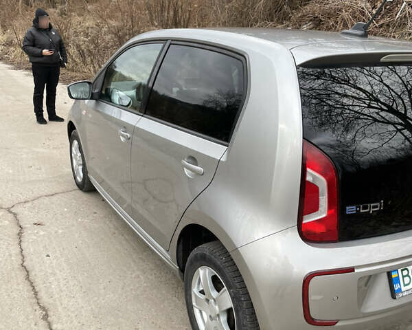 Серый Фольксваген e-up, объемом двигателя 0 л и пробегом 115 тыс. км за 5600 $, фото 3 на Automoto.ua