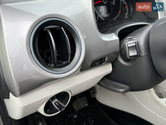 Серый Фольксваген e-up, объемом двигателя 0 л и пробегом 90 тыс. км за 6499 $, фото 25 на Automoto.ua