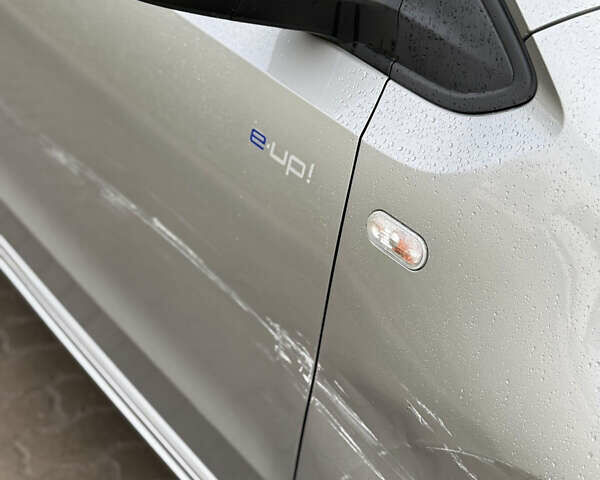 Сірий Фольксваген e-up, об'ємом двигуна 0 л та пробігом 93 тис. км за 4999 $, фото 8 на Automoto.ua