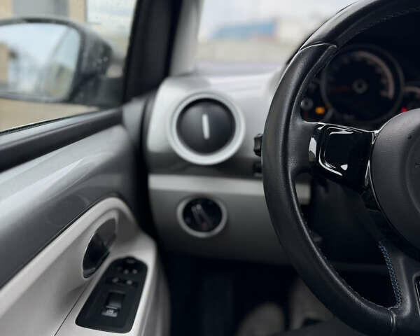 Сірий Фольксваген e-up, об'ємом двигуна 0 л та пробігом 93 тис. км за 4999 $, фото 22 на Automoto.ua