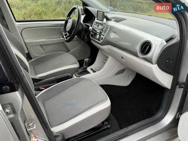 Серый Фольксваген e-up, объемом двигателя 0 л и пробегом 90 тыс. км за 6499 $, фото 28 на Automoto.ua