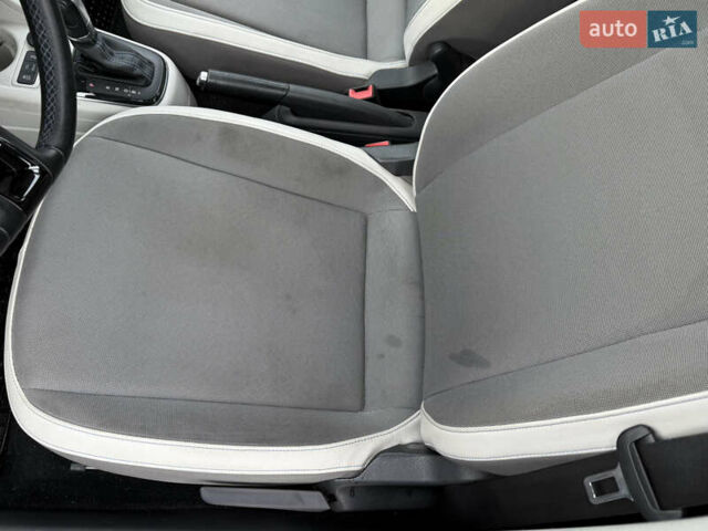 Серый Фольксваген e-up, объемом двигателя 0 л и пробегом 90 тыс. км за 6499 $, фото 27 на Automoto.ua