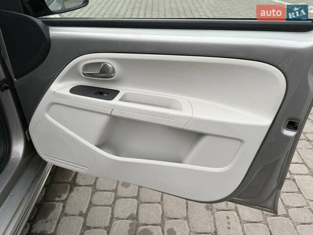 Серый Фольксваген e-up, объемом двигателя 0 л и пробегом 90 тыс. км за 6499 $, фото 29 на Automoto.ua