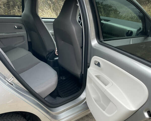 Серый Фольксваген e-up, объемом двигателя 0 л и пробегом 115 тыс. км за 5600 $, фото 13 на Automoto.ua