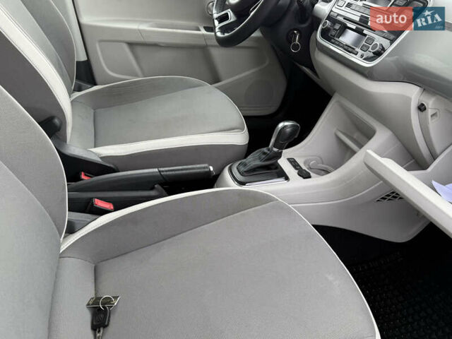 Серый Фольксваген e-up, объемом двигателя 0 л и пробегом 90 тыс. км за 6499 $, фото 35 на Automoto.ua