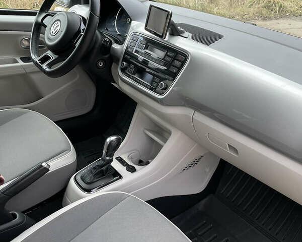 Серый Фольксваген e-up, объемом двигателя 0 л и пробегом 115 тыс. км за 5600 $, фото 14 на Automoto.ua