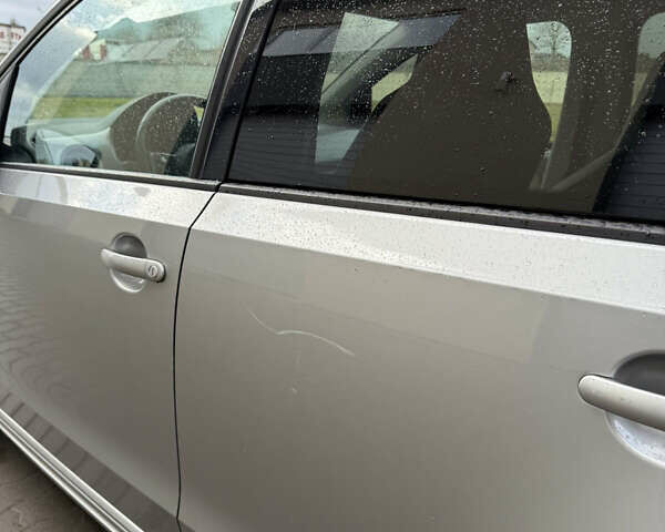 Сірий Фольксваген e-up, об'ємом двигуна 0 л та пробігом 93 тис. км за 4999 $, фото 10 на Automoto.ua