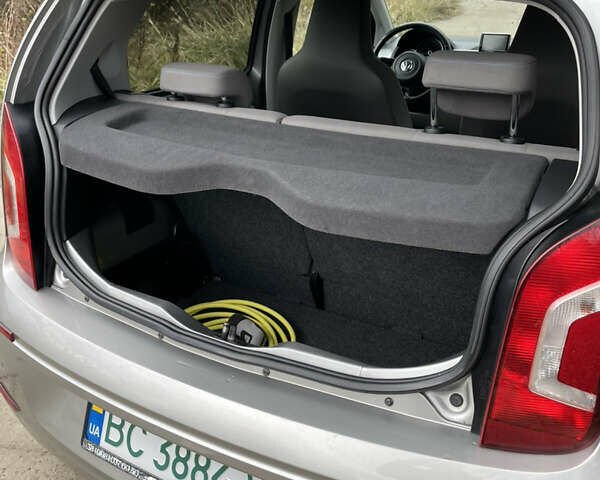 Серый Фольксваген e-up, объемом двигателя 0 л и пробегом 115 тыс. км за 5600 $, фото 12 на Automoto.ua