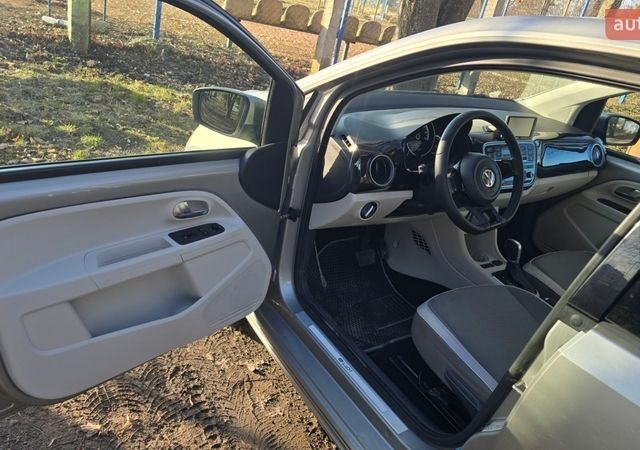 Сірий Фольксваген e-up, об'ємом двигуна 0 л та пробігом 141 тис. км за 6750 $, фото 4 на Automoto.ua