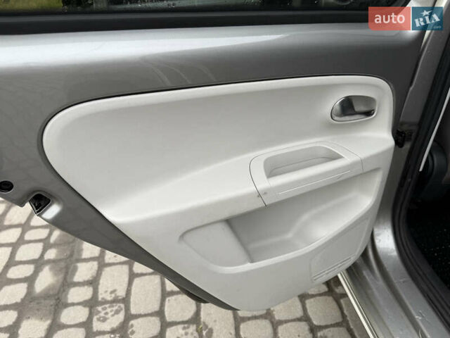 Серый Фольксваген e-up, объемом двигателя 0 л и пробегом 90 тыс. км за 6499 $, фото 24 на Automoto.ua