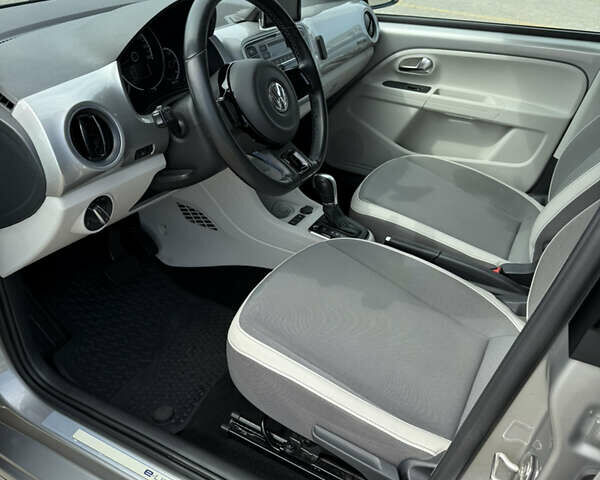 Сірий Фольксваген e-up, об'ємом двигуна 0 л та пробігом 126 тис. км за 6300 $, фото 31 на Automoto.ua