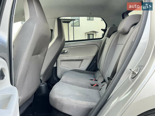 Серый Фольксваген e-up, объемом двигателя 0 л и пробегом 174 тыс. км за 5750 $, фото 16 на Automoto.ua