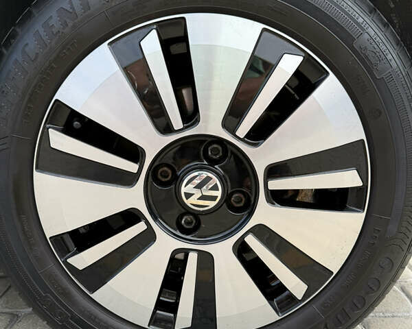 Сірий Фольксваген e-up, об'ємом двигуна 0 л та пробігом 126 тис. км за 6300 $, фото 35 на Automoto.ua