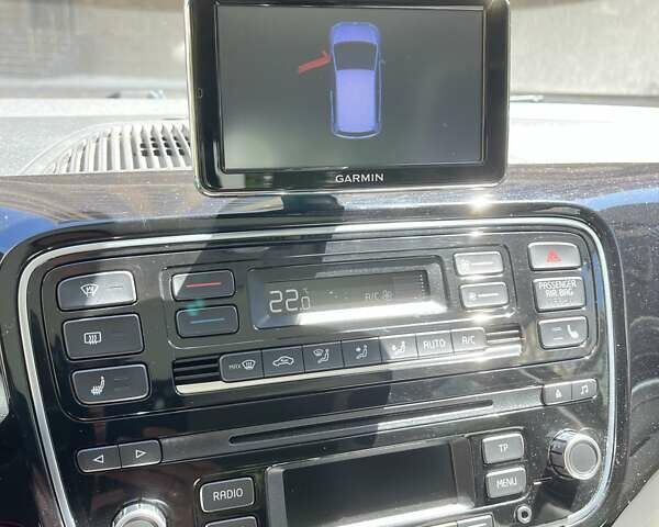 Серый Фольксваген e-up, объемом двигателя 0 л и пробегом 106 тыс. км за 8000 $, фото 14 на Automoto.ua