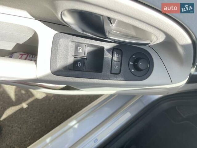 Серый Фольксваген e-up, объемом двигателя 0 л и пробегом 106 тыс. км за 8000 $, фото 16 на Automoto.ua