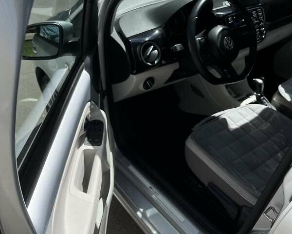 Серый Фольксваген e-up, объемом двигателя 0 л и пробегом 106 тыс. км за 8000 $, фото 17 на Automoto.ua