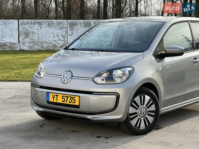 Серый Фольксваген e-up, объемом двигателя 0 л и пробегом 174 тыс. км за 5750 $, фото 2 на Automoto.ua
