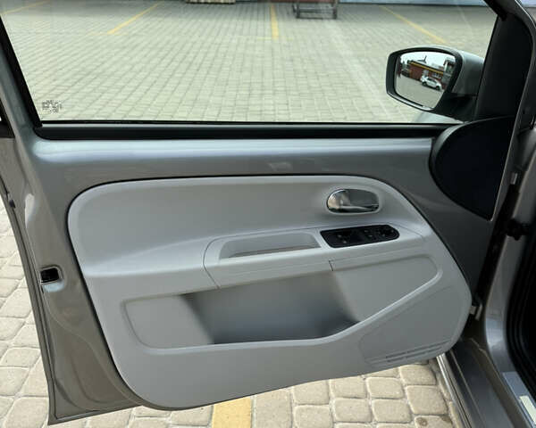 Сірий Фольксваген e-up, об'ємом двигуна 0 л та пробігом 126 тис. км за 6300 $, фото 30 на Automoto.ua