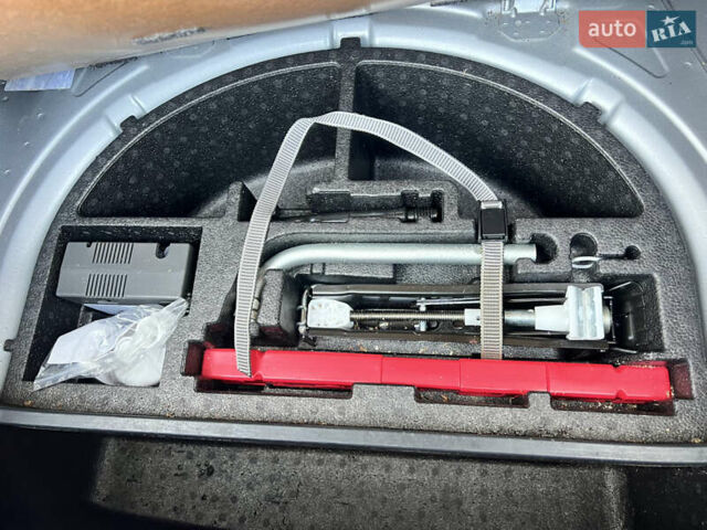 Серый Фольксваген e-up, объемом двигателя 0 л и пробегом 174 тыс. км за 5750 $, фото 18 на Automoto.ua