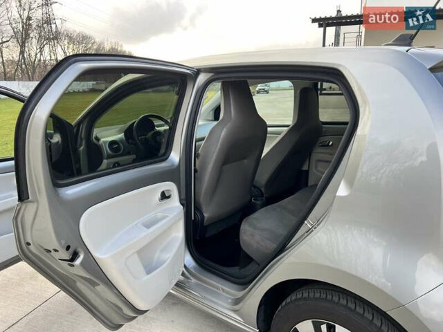 Серый Фольксваген e-up, объемом двигателя 0 л и пробегом 174 тыс. км за 5750 $, фото 15 на Automoto.ua