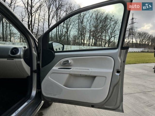 Серый Фольксваген e-up, объемом двигателя 0 л и пробегом 174 тыс. км за 5750 $, фото 28 на Automoto.ua