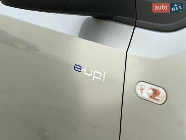 Серый Фольксваген e-up, объемом двигателя 0 л и пробегом 174 тыс. км за 5750 $, фото 29 на Automoto.ua