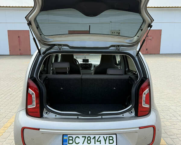 Сірий Фольксваген e-up, об'ємом двигуна 0 л та пробігом 126 тис. км за 6300 $, фото 24 на Automoto.ua