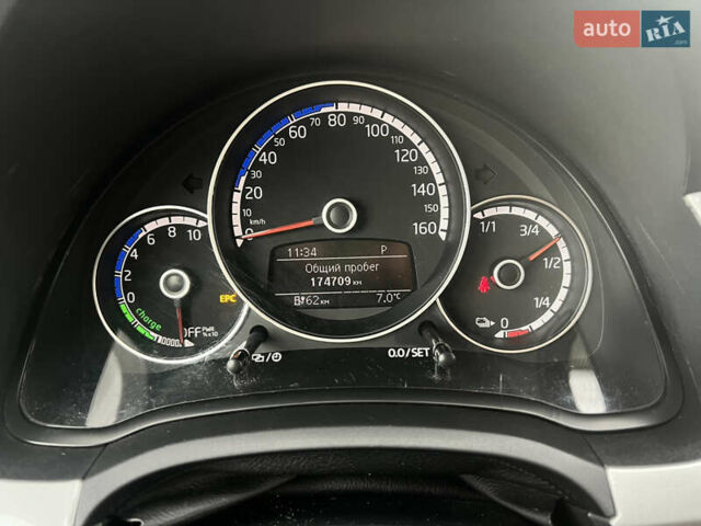 Серый Фольксваген e-up, объемом двигателя 0 л и пробегом 174 тыс. км за 5750 $, фото 32 на Automoto.ua