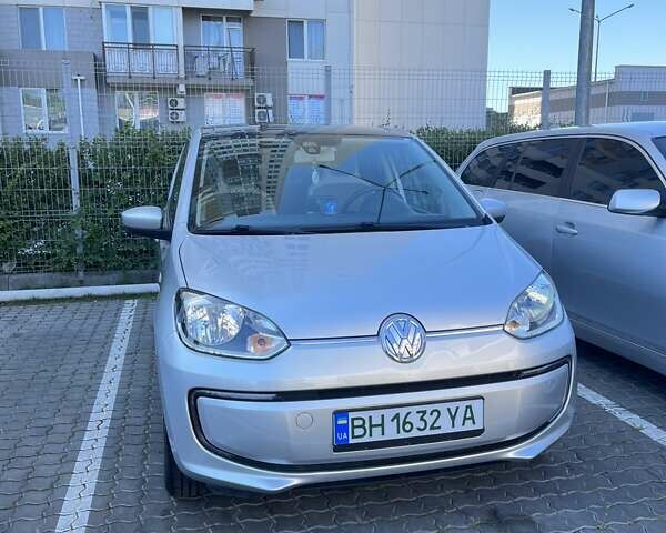 Серый Фольксваген e-up, объемом двигателя 0 л и пробегом 106 тыс. км за 8000 $, фото 8 на Automoto.ua