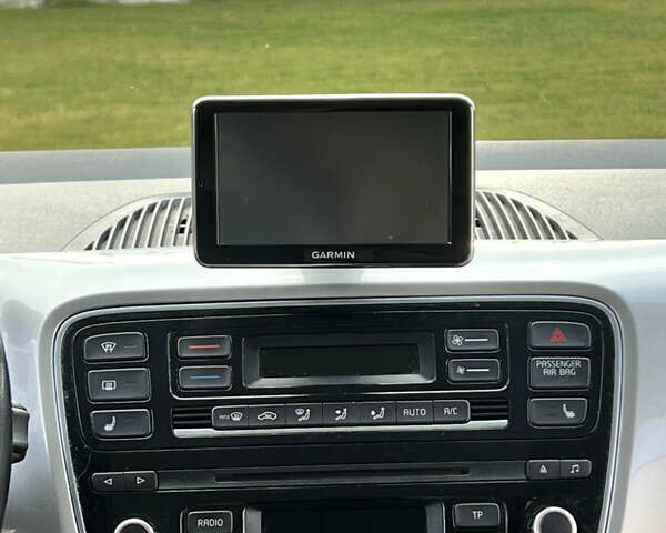 Серый Фольксваген e-up, объемом двигателя 0 л и пробегом 174 тыс. км за 5750 $, фото 23 на Automoto.ua