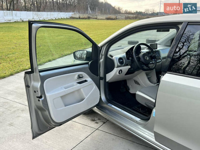 Серый Фольксваген e-up, объемом двигателя 0 л и пробегом 174 тыс. км за 5750 $, фото 14 на Automoto.ua