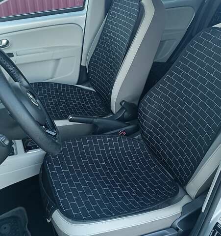 Серый Фольксваген e-up, объемом двигателя 0 л и пробегом 78 тыс. км за 6999 $, фото 17 на Automoto.ua