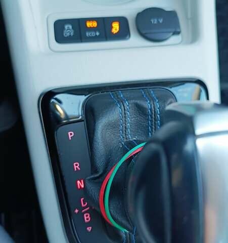 Серый Фольксваген e-up, объемом двигателя 0 л и пробегом 78 тыс. км за 6999 $, фото 5 на Automoto.ua