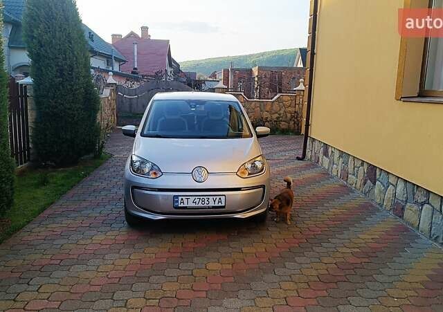 Серый Фольксваген e-up, объемом двигателя 0 л и пробегом 78 тыс. км за 6999 $, фото 4 на Automoto.ua