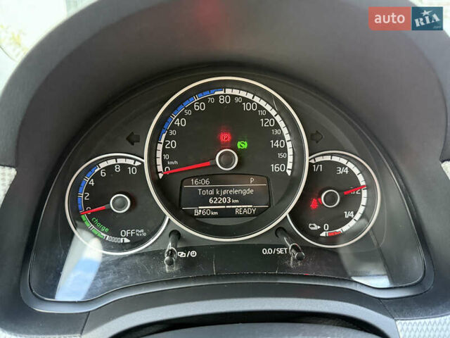 Серый Фольксваген e-up, объемом двигателя 0 л и пробегом 62 тыс. км за 7900 $, фото 9 на Automoto.ua