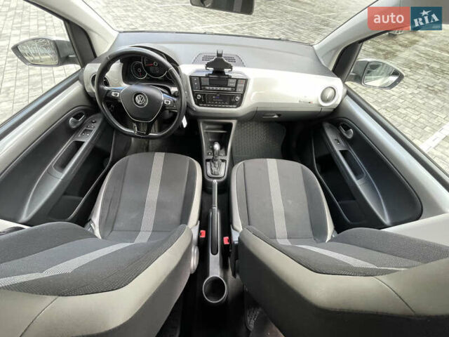Серый Фольксваген e-up, объемом двигателя 0 л и пробегом 80 тыс. км за 7980 $, фото 48 на Automoto.ua