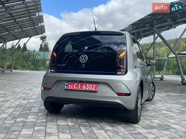 Серый Фольксваген e-up, объемом двигателя 0 л и пробегом 80 тыс. км за 7980 $, фото 7 на Automoto.ua