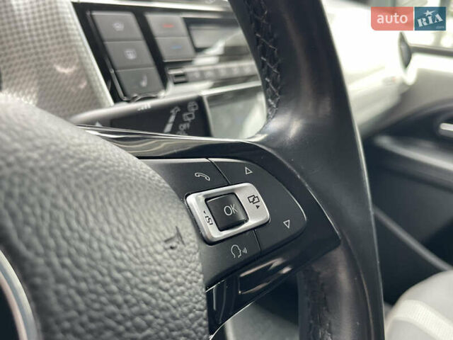 Серый Фольксваген e-up, объемом двигателя 0 л и пробегом 80 тыс. км за 7980 $, фото 29 на Automoto.ua