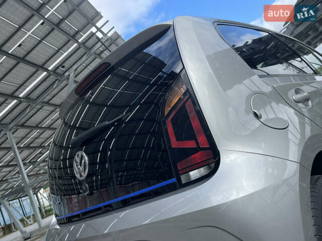 Серый Фольксваген e-up, объемом двигателя 0 л и пробегом 80 тыс. км за 7980 $, фото 12 на Automoto.ua