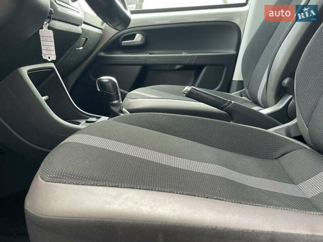 Серый Фольксваген e-up, объемом двигателя 0 л и пробегом 80 тыс. км за 7980 $, фото 33 на Automoto.ua