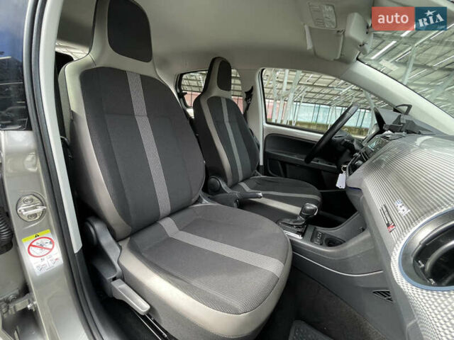 Серый Фольксваген e-up, объемом двигателя 0 л и пробегом 80 тыс. км за 7980 $, фото 40 на Automoto.ua