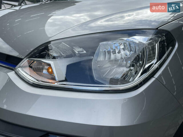 Серый Фольксваген e-up, объемом двигателя 0 л и пробегом 80 тыс. км за 7980 $, фото 22 на Automoto.ua