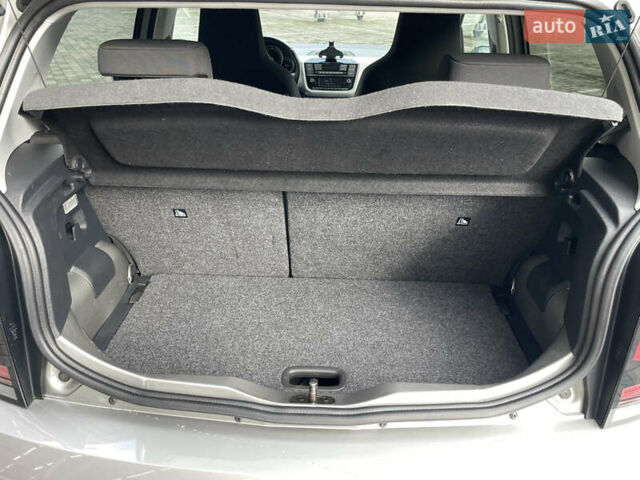 Серый Фольксваген e-up, объемом двигателя 0 л и пробегом 80 тыс. км за 7980 $, фото 50 на Automoto.ua