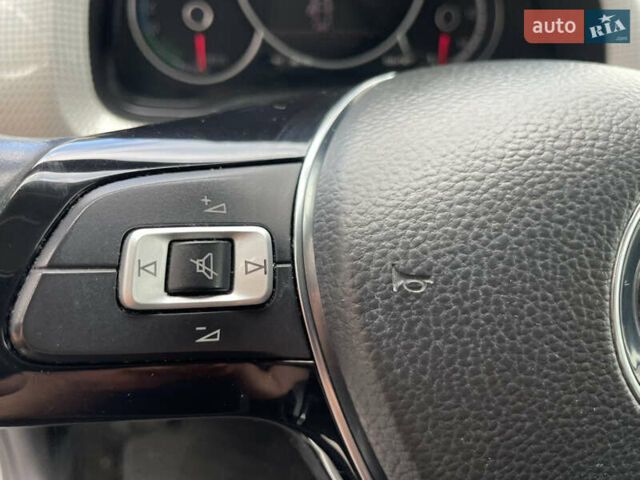 Серый Фольксваген e-up, объемом двигателя 0 л и пробегом 80 тыс. км за 7980 $, фото 30 на Automoto.ua