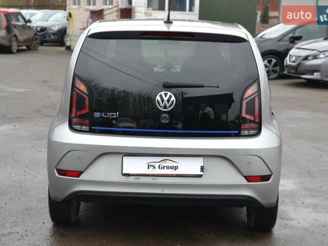 Серый Фольксваген e-up, объемом двигателя 0 л и пробегом 92 тыс. км за 7999 $, фото 8 на Automoto.ua