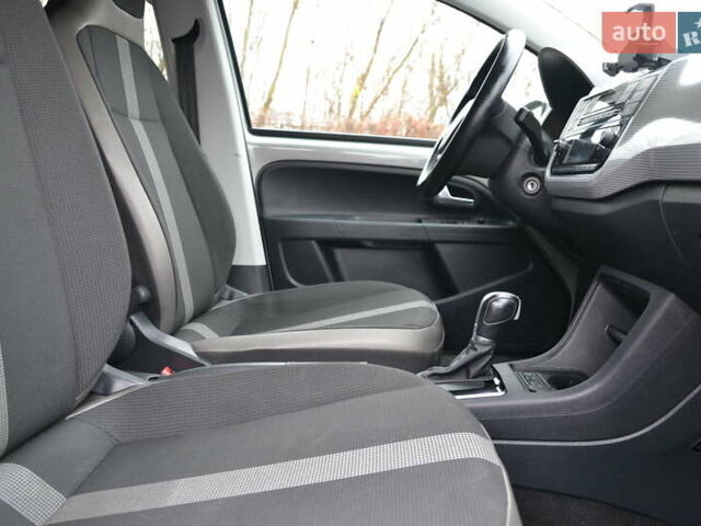 Серый Фольксваген e-up, объемом двигателя 0 л и пробегом 92 тыс. км за 7999 $, фото 21 на Automoto.ua